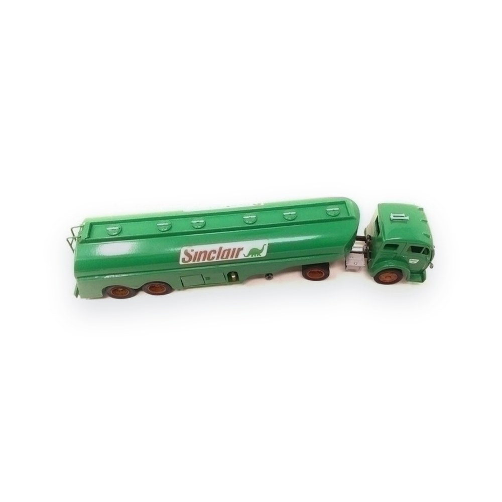 Atlantis Models Vintage White Gasoline Truck, Sinclair US Army, 1/48, Plastic Kit