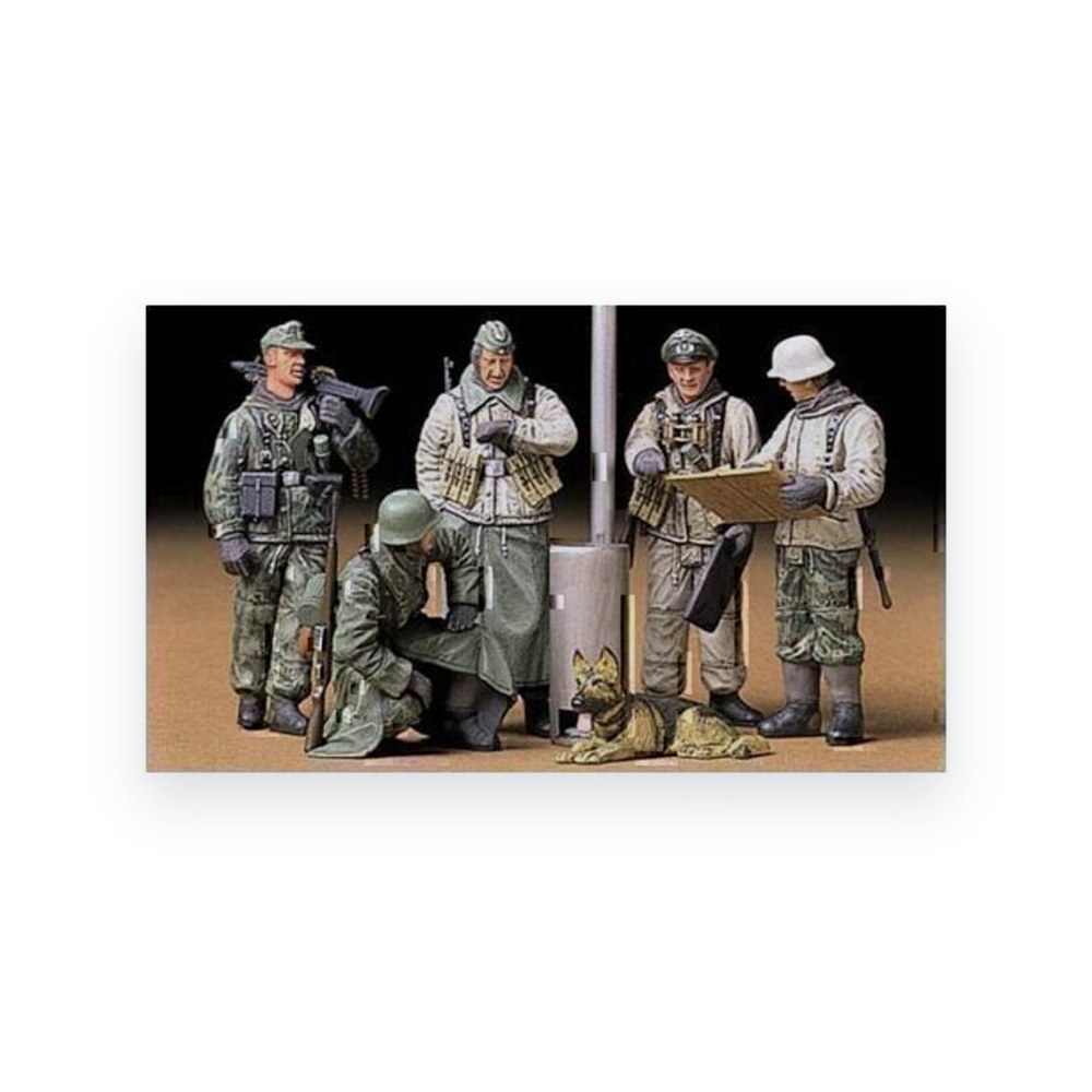 Tamiya 1/35 German Soldiers at Field Briefing, Plastic Kit