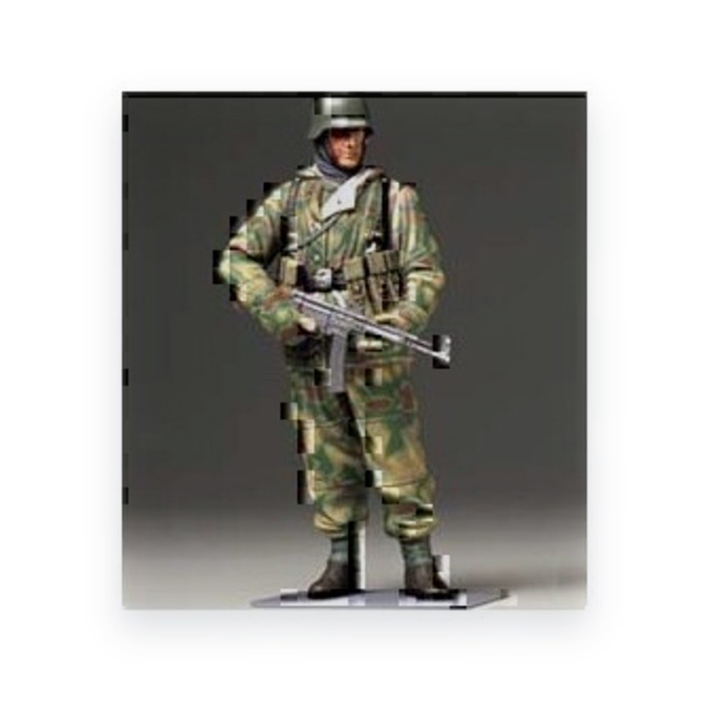 Tamiya 1/16 WWII German Infantryman, Plastic Model